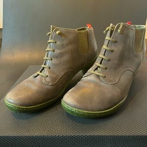 Women’s slip on Camper brand  shoes.  lace ups w elastic on laces & side panels.